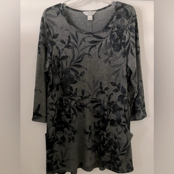 Christopher and Banks tunic top with side pockets and back buttons. Size large. - Picture 1 of 5